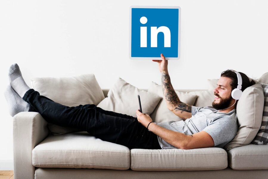 LinkedIn-for-B2B-Lead-Generation-900x600